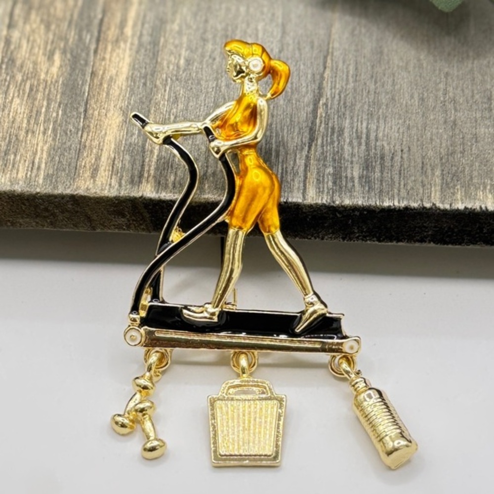 🌻 3/$25 Gold and Black Fitness Charm Brooch